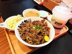 心意满满肥牛-熊吞·大碗丼烧肉饭(济宁万达广场店)