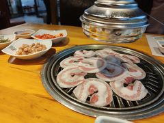 精品牛五花-唯成•韩国炭火烤肉 유성고기