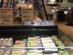面包甜点陈列柜-bItBakery(岭南站店)