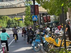 -瑞虹新天地月亮湾