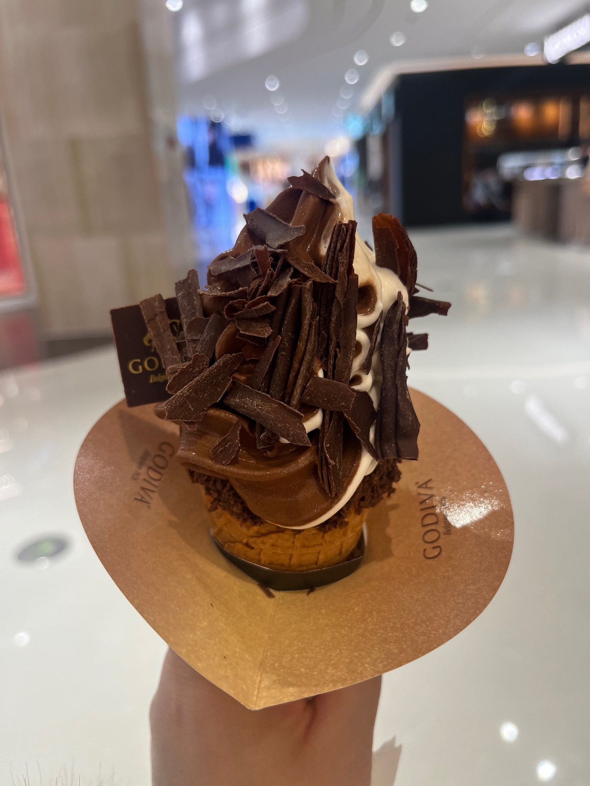 双色巧克力甜筒