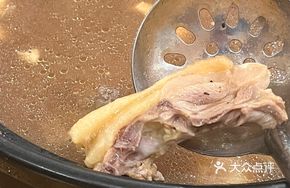 Free-Range Chicken Steeped with Smilax Glabra