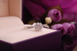 -威德钻石-克拉钻大本营(南京东路店)