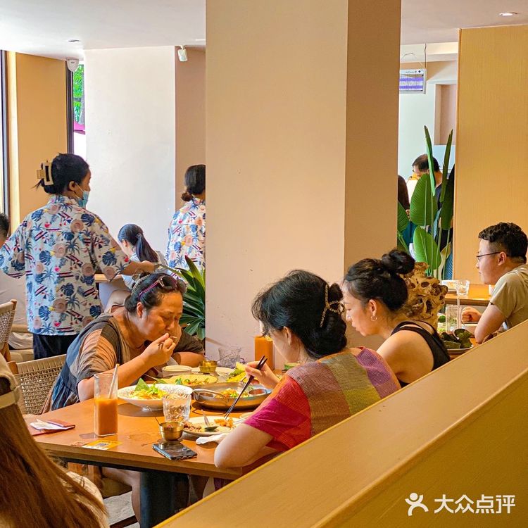 🌴氛围感绝佳的露营风东南亚餐厅,冬阴功太好恰了~