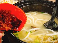 -丽虹云南过桥米线(兴工街店)