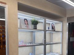 -无奔眼镜·蔡司·依视路授权店(朝阳大悦城店)