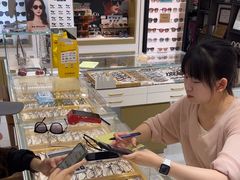 -美式眼镜·授权蔡司.依视路.尼康.豪雅.明月(人民广场店)
