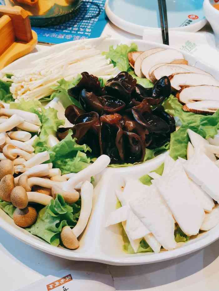 德龙火锅(花园街店)-"离单位超级近的一家小火锅,饭点人不少呢,.