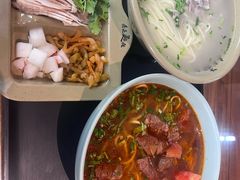 -亮亮面馆(经六路店)