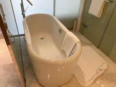-上海滴水湖皇冠假日酒店