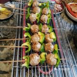 沥干水，上炉烧！准备调料是蜜糖，烧烤汁，孜然粉，油