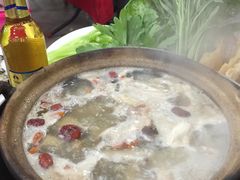 滋补汤底-花苑美食横琴生蚝火锅(拱北粤华路店)