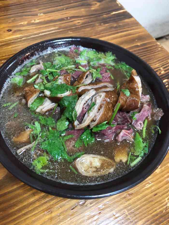 老六门框百年卤煮(六爷传承私房老店)-"位子在一个小巷子里跟着导航走