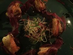 煎虾配紫薯泥薯片及姜味柠檬汁-AZUL by FUEL蓝色·法式酒馆(琶醍店)