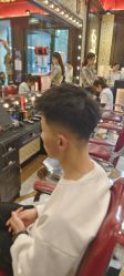 -东方先生国潮男士理发馆