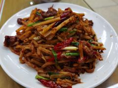 酸笋炒肥肠-红鼻子桂林米粉(金唐新光界店)