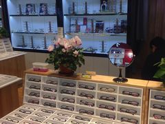 -MiRi眼镜连锁·蔡司·尼康控优点合作店(莘庄店)