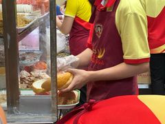 -Bánh Mì Huynh Hoa