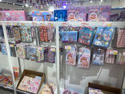 -嗨本可潮玩仓(大兴大悦春风里店)