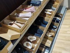 -UGG(燕莎奥特莱斯购物中心店)