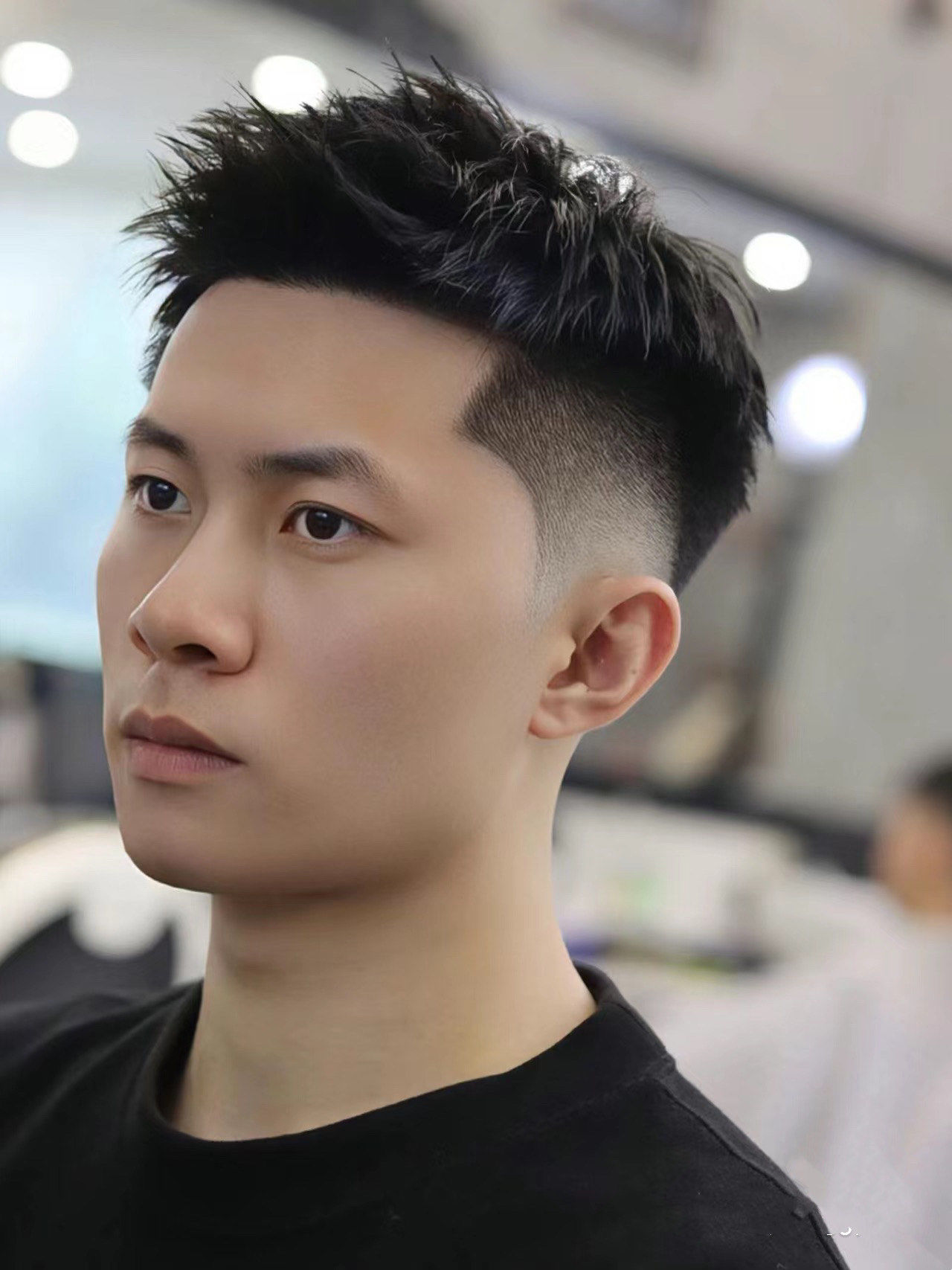 今天带来\\n这一款算是每一位型男都喜欢的短发渐变前刺\\n看起来
