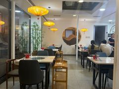 -毛辣果·贵州红酸汤牛肉火锅(西单店)