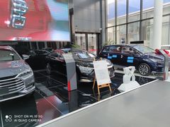 -上海华裕比亚迪4S店