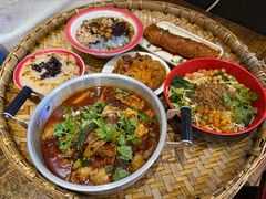 -爆炸头阿姨小四川正宗川味小吃(无任何分店)