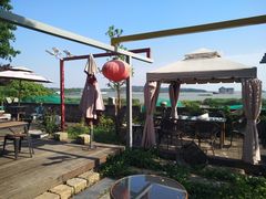 -亮河湾山庄