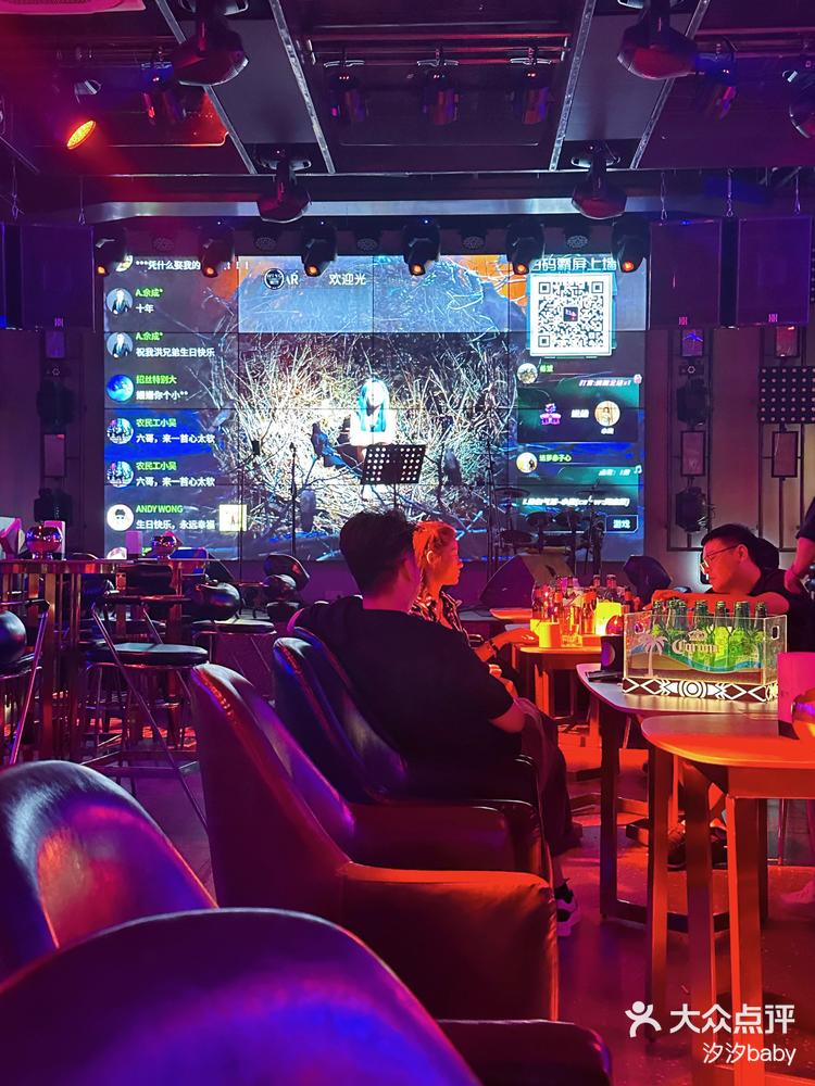 吴江的这家livehouse与苏州市区的不同,没有那