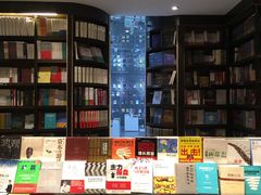 -钟书阁(松江泰晤士小镇店)