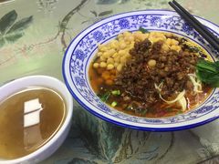 -渝之汇牛肉豌杂面
