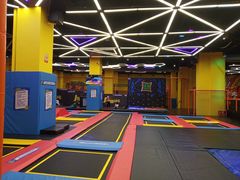 -爱蹦iBOON蹦床运动馆(江汉店)