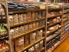 -名创优品(北京新中关购物中心地铁层店)