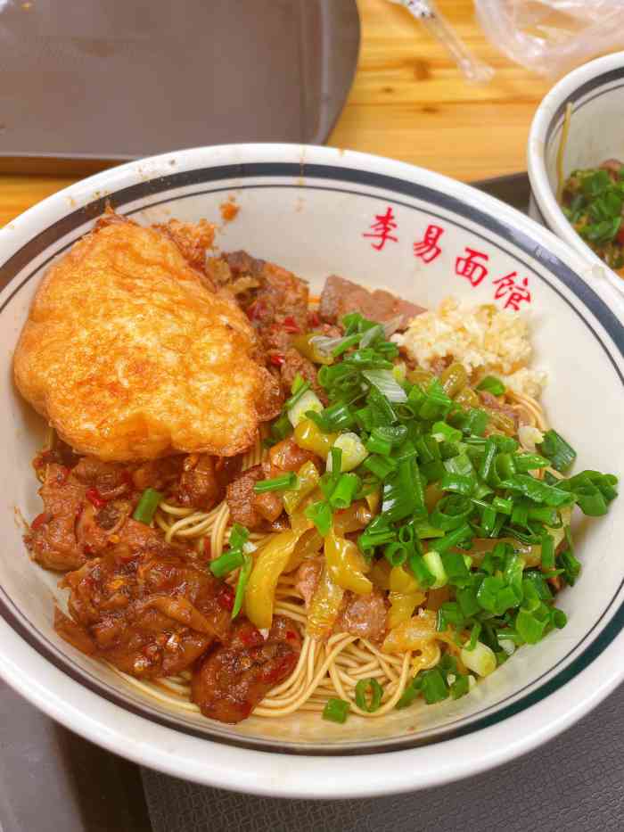 李易面馆(树木岭店)-"[薄荷]环境: 感觉是住宅区里面,周末中.