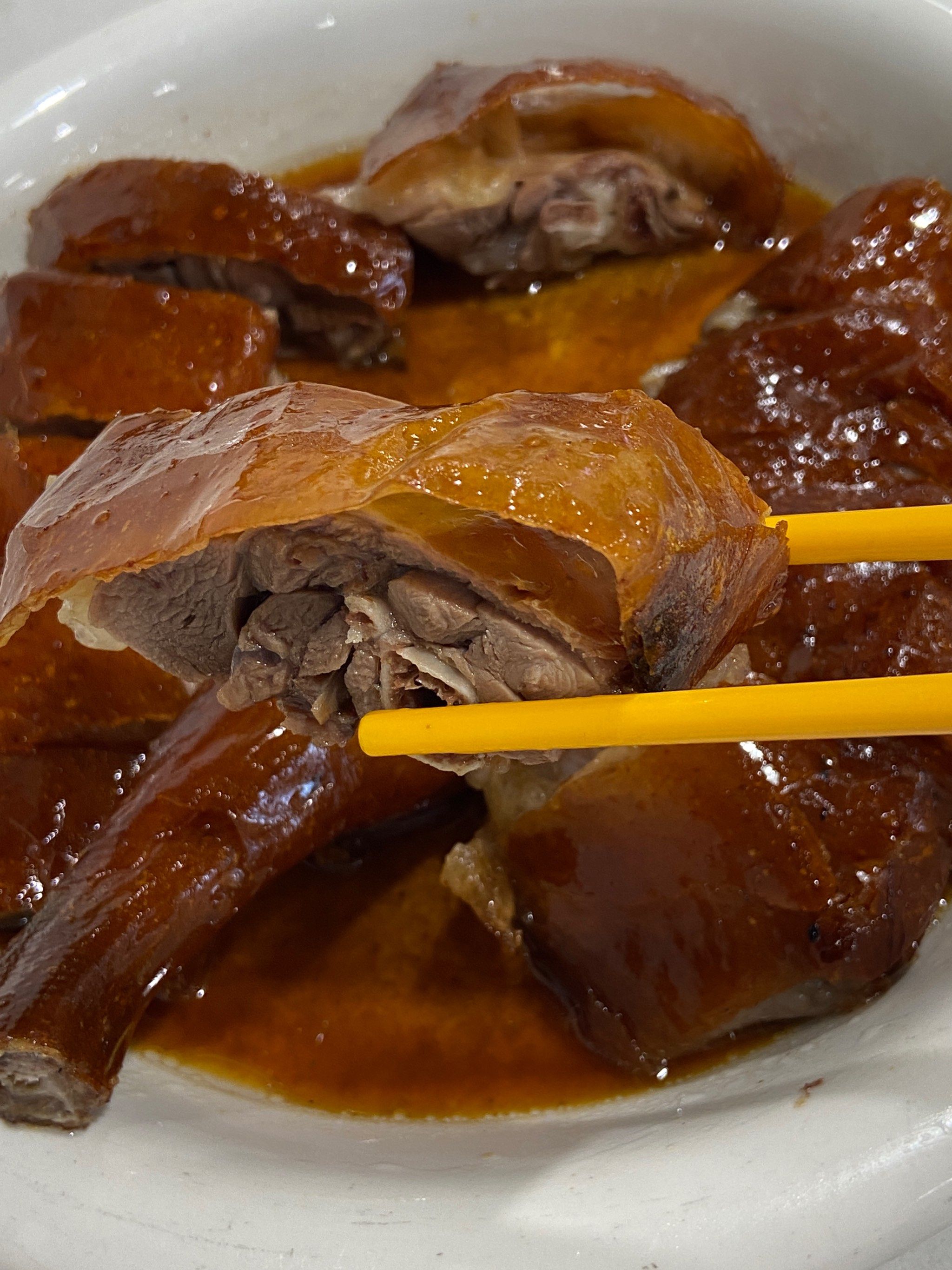 名副其实的玻璃脆皮烧鹅