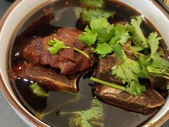 香辣牛骨汤面-贡梅老面馆·蟹粉面·无锡特色小吃(南长街主推店)