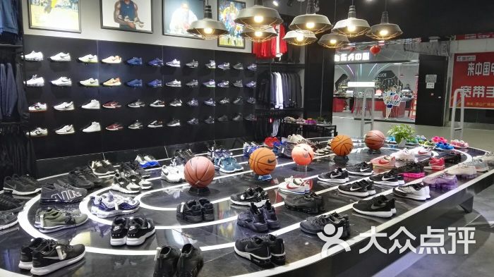 nike耐克旗舰店(武汉洪山广场)图片 第1张
