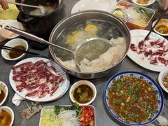 吊吊龙-官塘陈记鱼生·潮汕砂锅粥·潮汕生腌牛肉火锅(潮枫路总店)