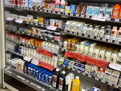 零售区-全家便利店(襄阳南路店)