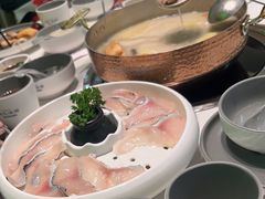 -洪氏嗨捞·广东猪肚鸡·椰子鸡火锅(西咸万象城店)