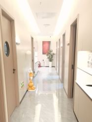 -洛施奇烫发染发沙龙