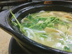 -丽虹云南过桥米线(兴工街店)