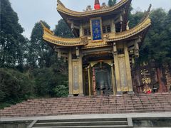 -峨眉山报国寺