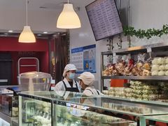 面包甜点陈列柜-白玉兰食品(中山公园龙之梦店)