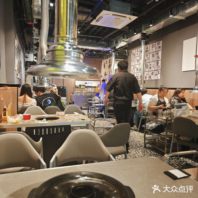 品味贵州特色美食，就来黔烙莊吧！