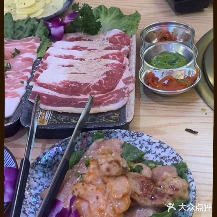 外卖点烤肉有多香？牛五花爆汁、鸡腿肉嫩滑