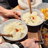不愧是华发火锅届的“榜一大哥”，这个队排的不冤枉❗