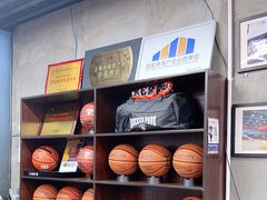 -洛克公园·篮球·足球·羽毛球(莘庄店)