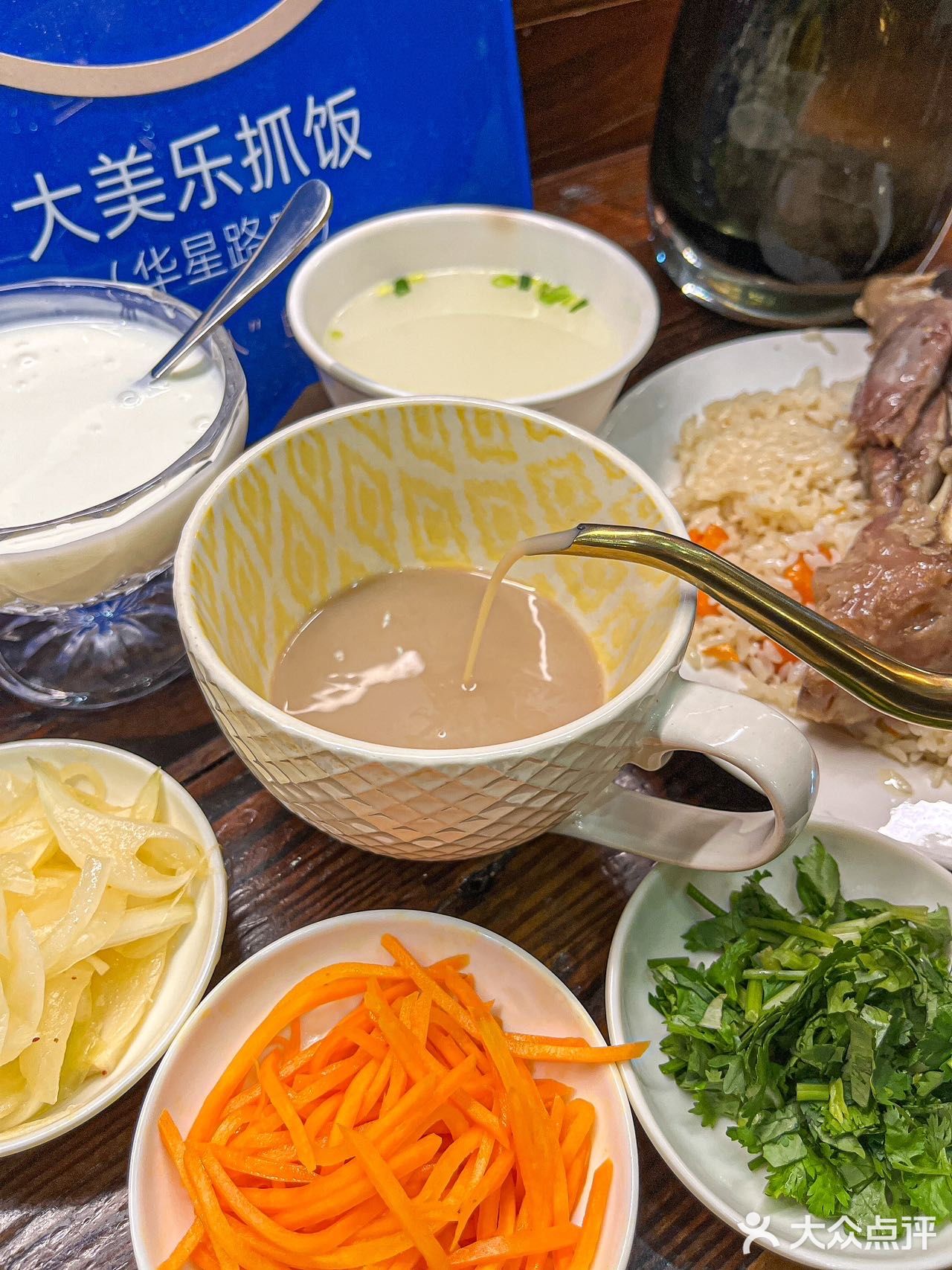 永远相信点评必吃榜❗️这家手抓饭卖爆杭州